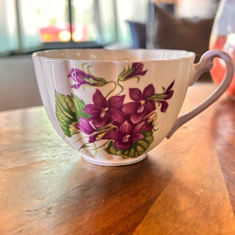Shelley Teacup‎ Violets White Purple Fine Bone China England 13821 Scalloped